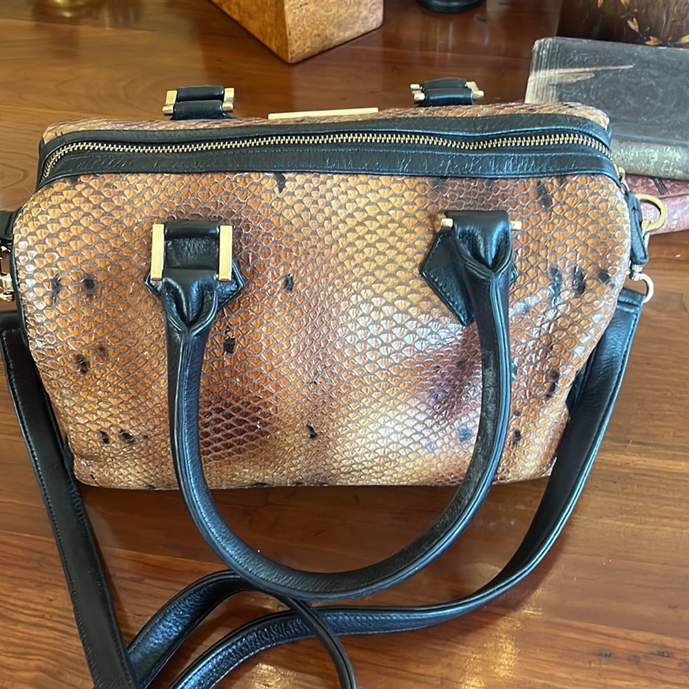 Kelly Wynne Authentic Snakeskin Purse - Picture 8 of 14